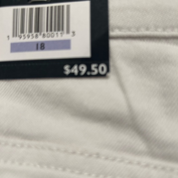 Tommy Hilfiger Blue Pink Striped Shirt and White Shorts 2-PC Set Retail $89 - Picture 6 of 7